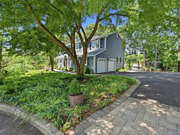 5 Crabapple Court, Mount Sinai, NY 11766