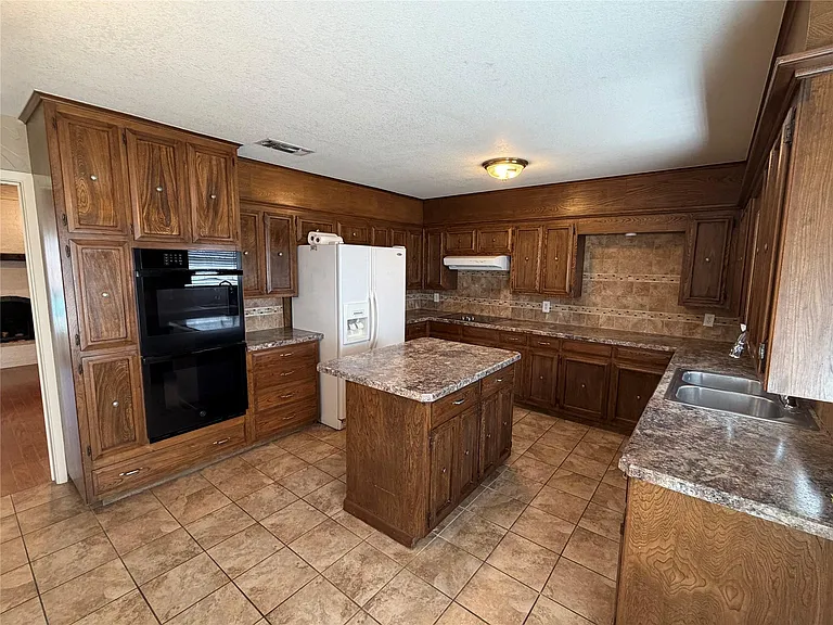 821 E Highway 199 — Photo 17