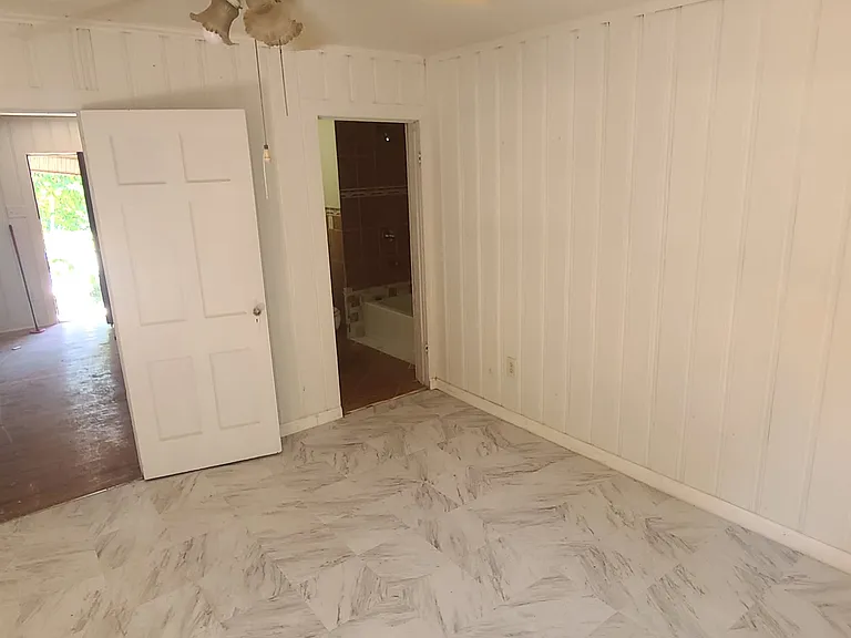 917 W Clarendon Dr — Photo 2