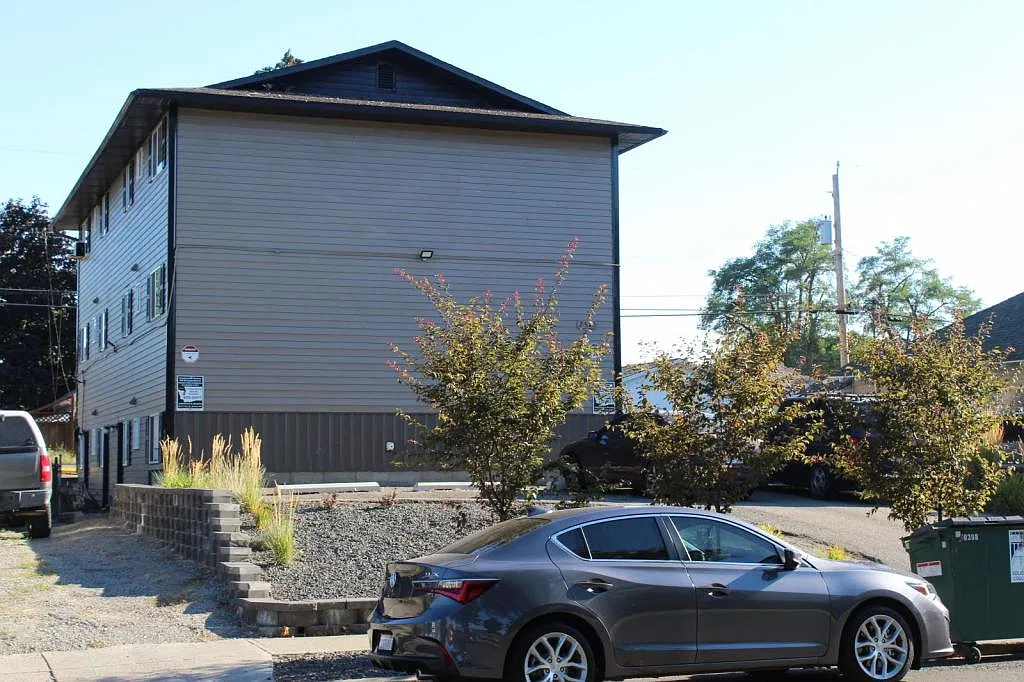 2808 E Everett Ave — Photo 3