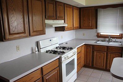 5th image of 2810 Butler St