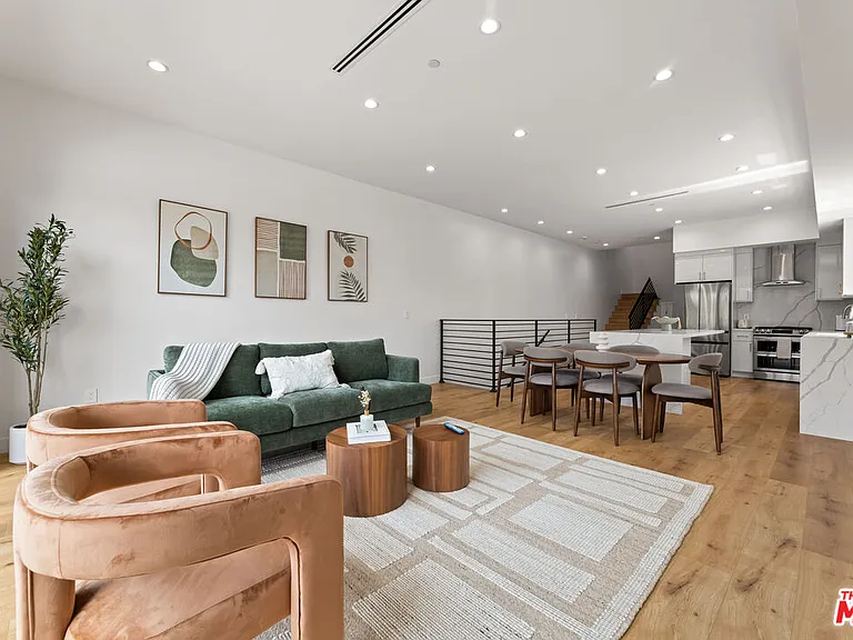 5118 Laurel Canyon Blvd — Photo 1