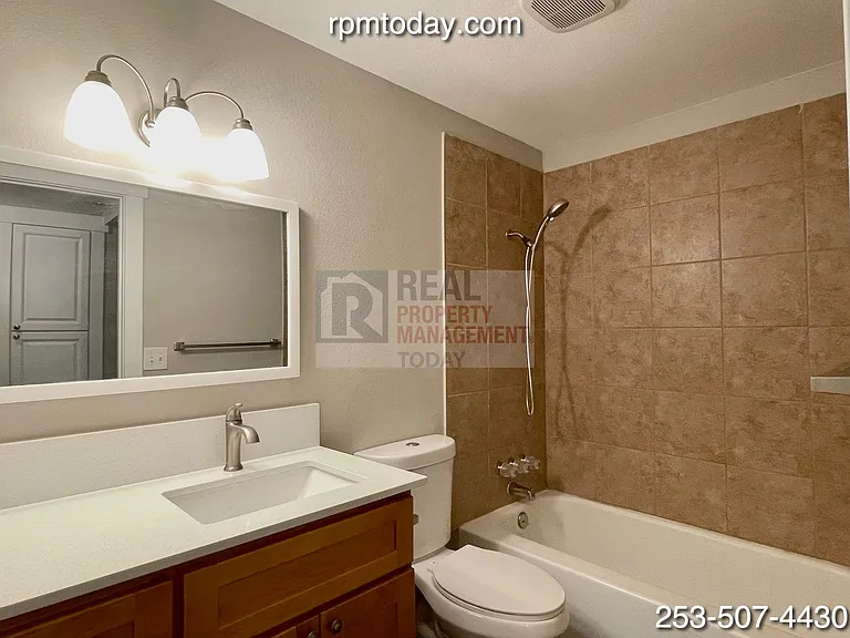 6415 Steilacoom Blvd SW Tacoma — Photo 4