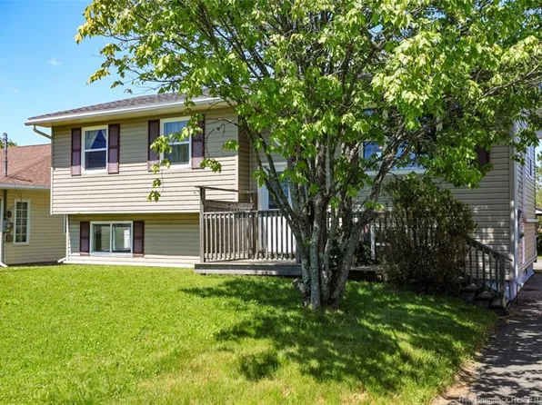 9 Parkhill Dr, Saint John, NB E2J 2V3