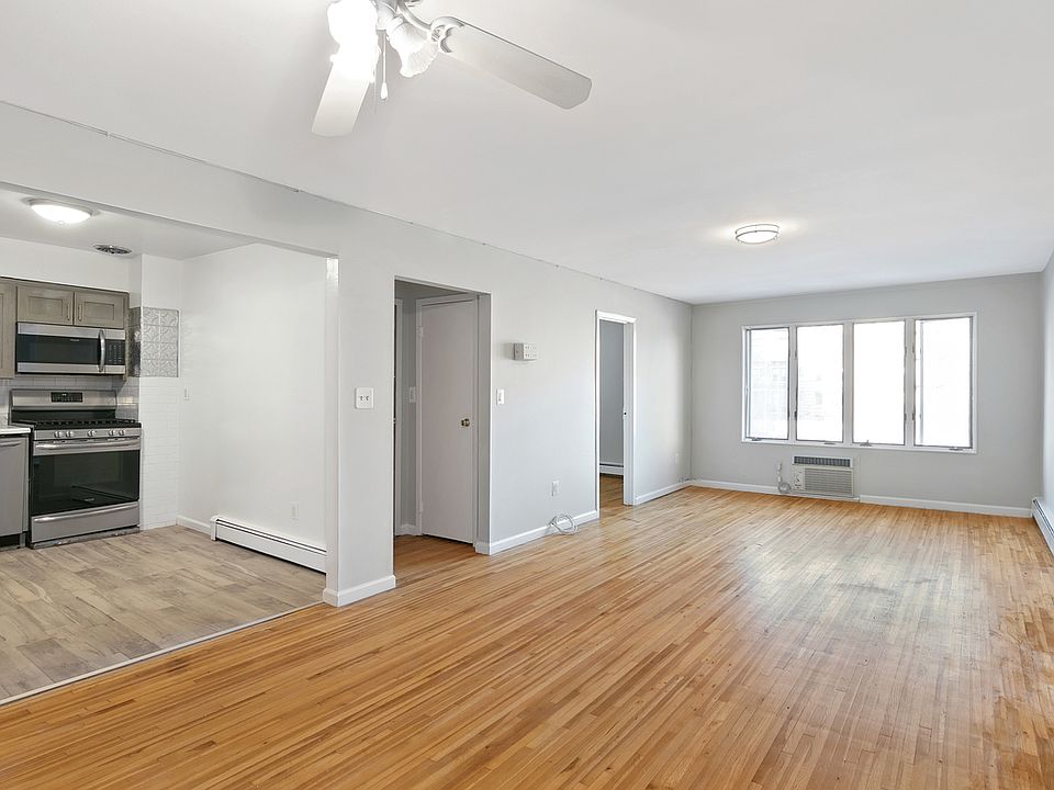 1st image of 2115 32nd St #3