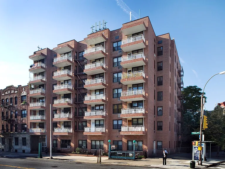 3135 Crescent St #3H — Photo 3