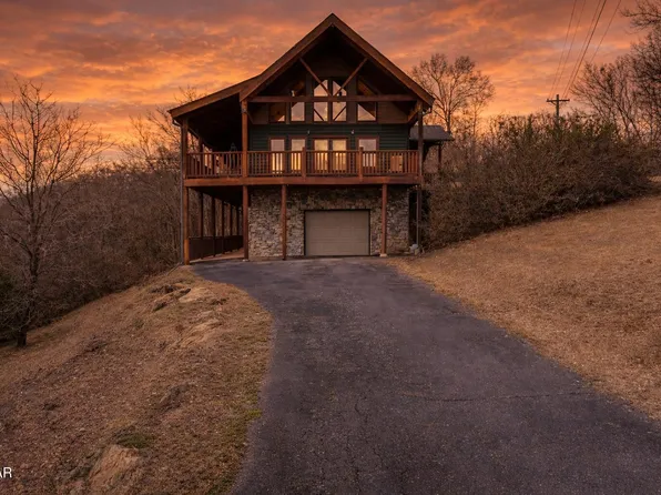 403 Happy Hollow Ln, Sevierville, TN 37876