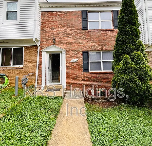 1235 Thomas Jefferson Pl — Photo 1