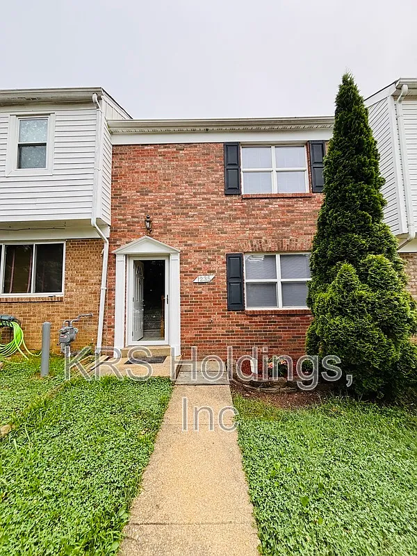 1235 Thomas Jefferson Pl photo 1