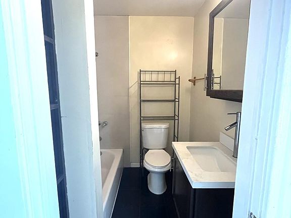 5th image of 520 E Willow St APT 13