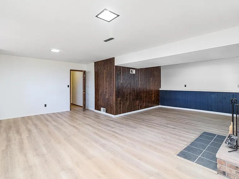 919 Forest Dr — Photo 9