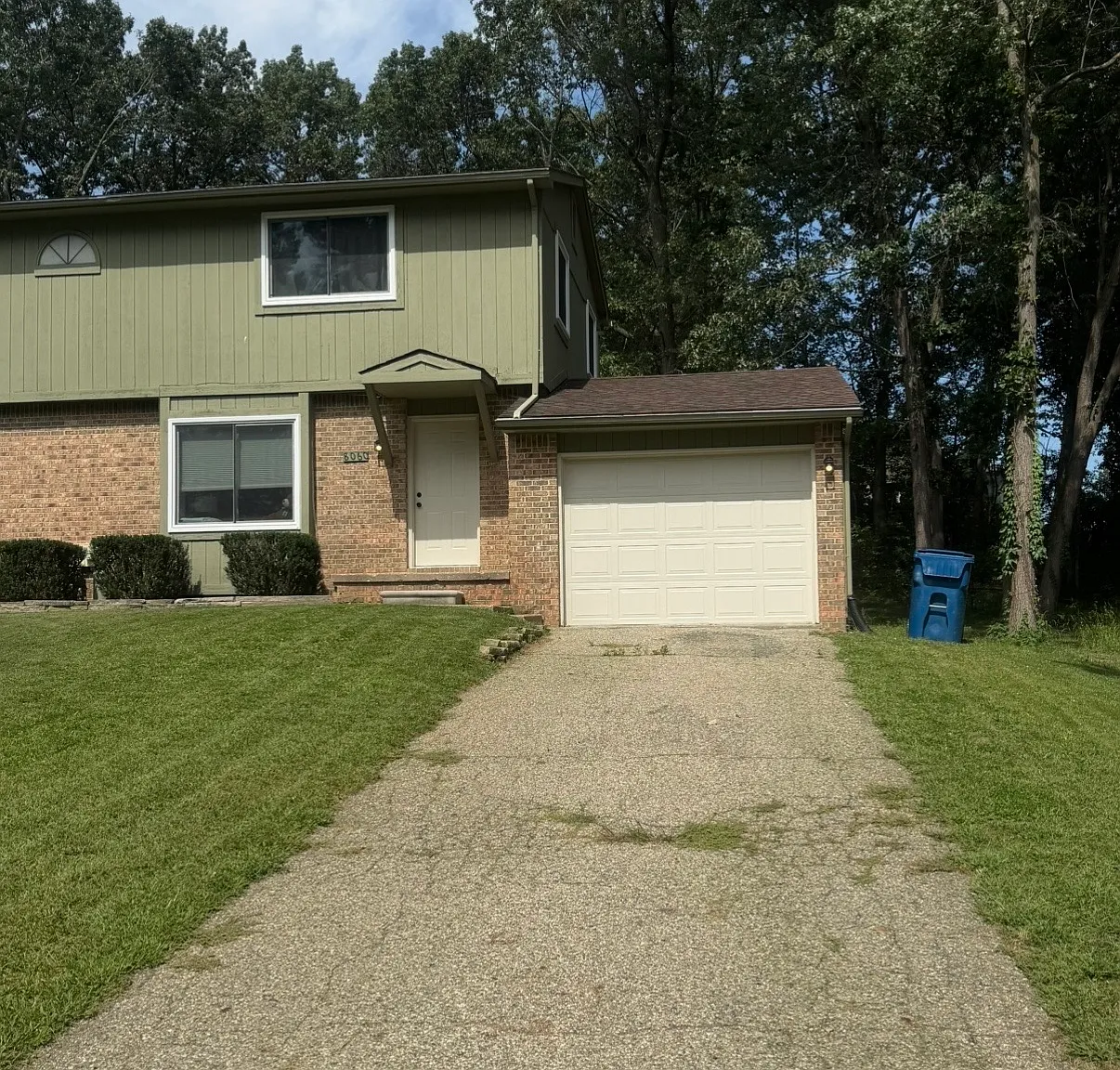 2 bed, 1.5 bath, 1003 sqft, $1,900 — Photo 1