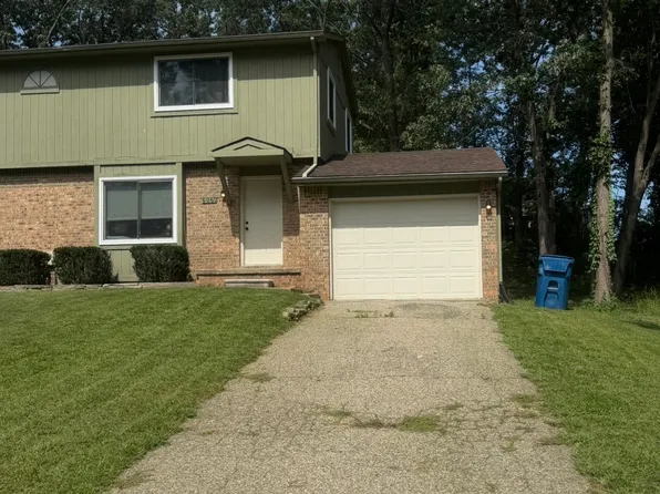 8060 Mountain Vw, White Lake, MI 48386