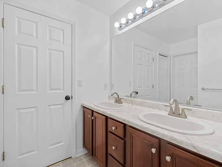 2 Oakline Ct — Photo 44