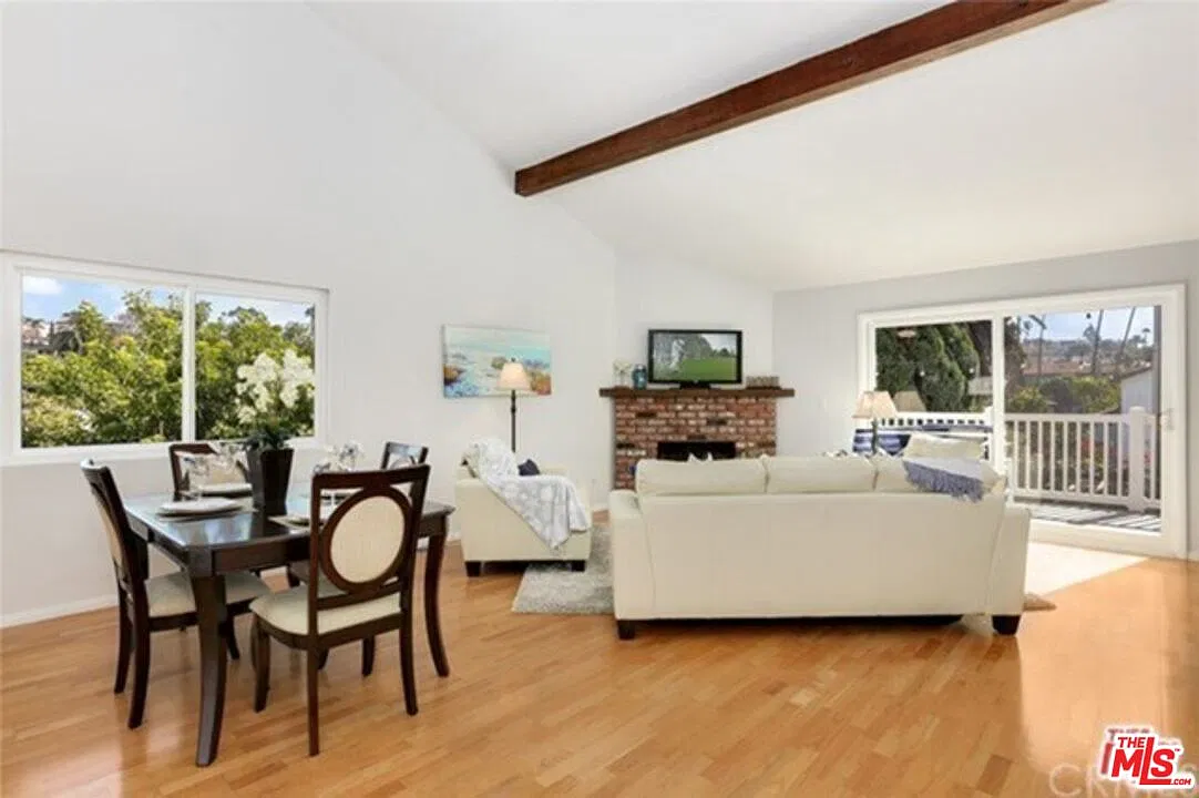 2 bed, 2.5 bath, 1426 sqft, $4,600 — Photo 3
