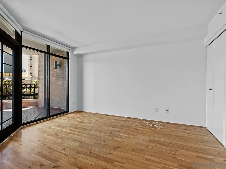 500 W Harbor Dr #504 — Photo 30