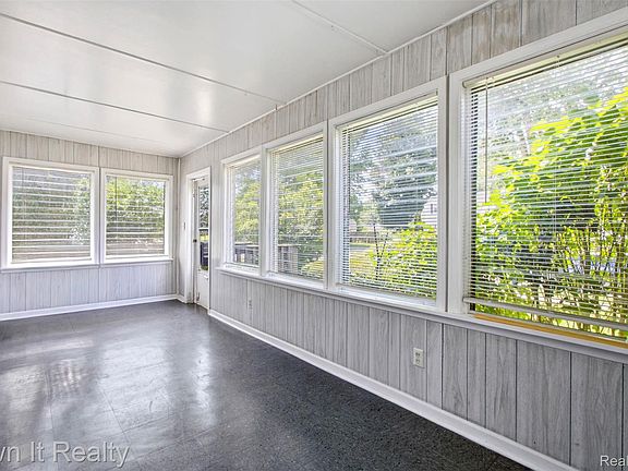 3rd image of 26546 Palmer Blvd