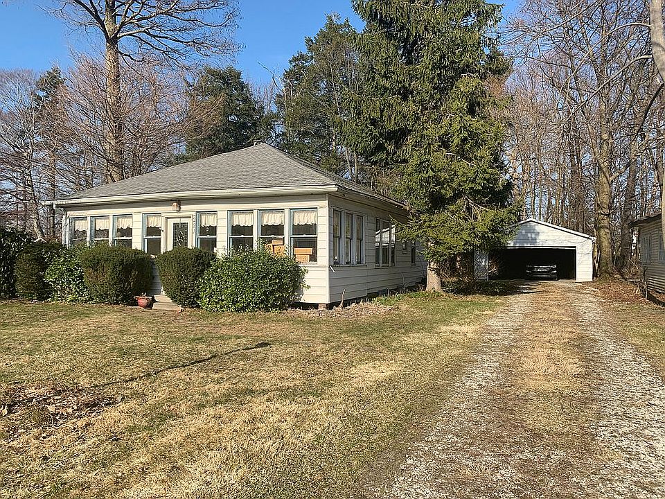 1st image of 221 Glenruadh Ave