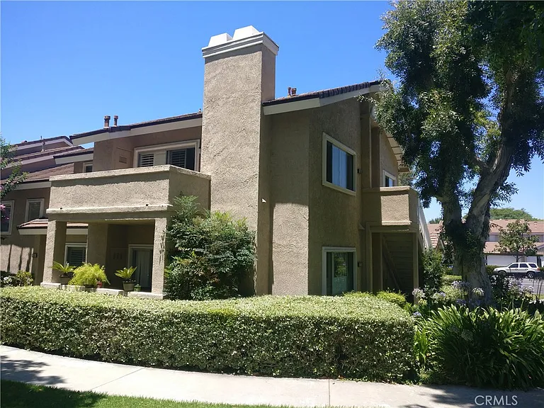 180 Greenmoor — Photo 16