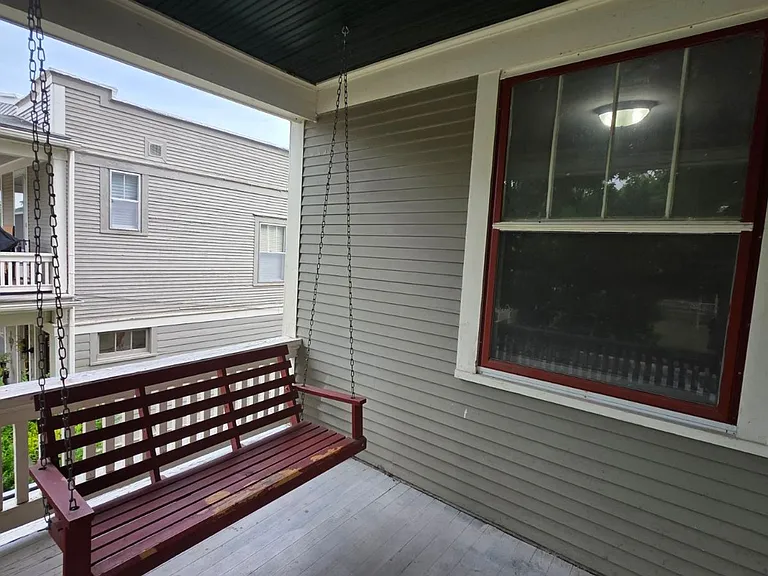 Beautiful 2BR 1BA unit w/ Covered Porch in Downtown Liberty — Photo 9