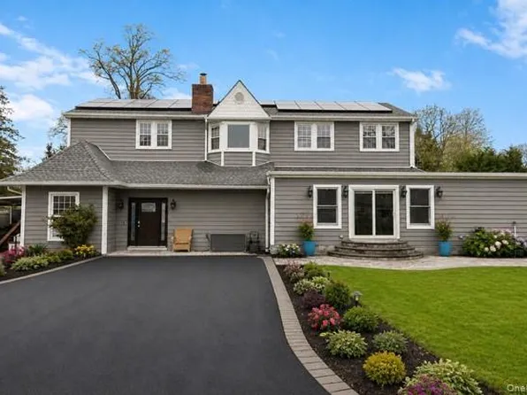 14 Michalis Court, West Islip, NY 11795