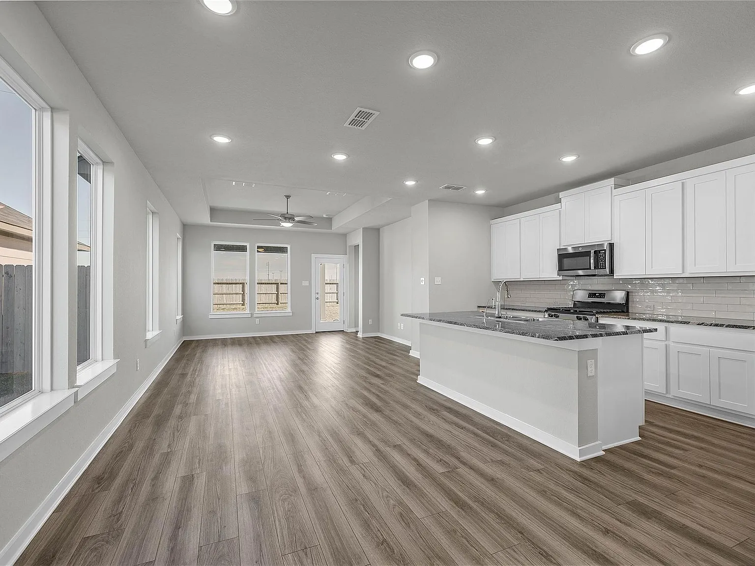 4 bed, 2.5 bath, 2248 sqft, $2,550 — Photo 3