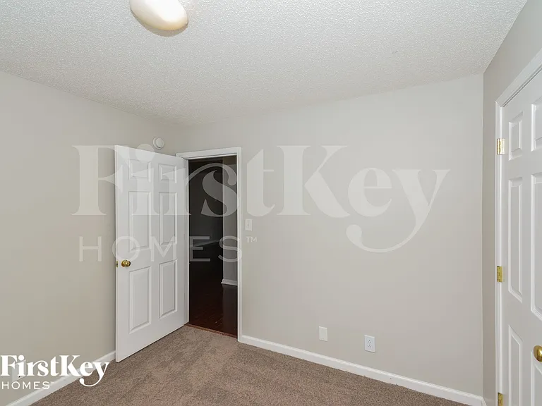 3890 Mackenzie Dr — Photo 13