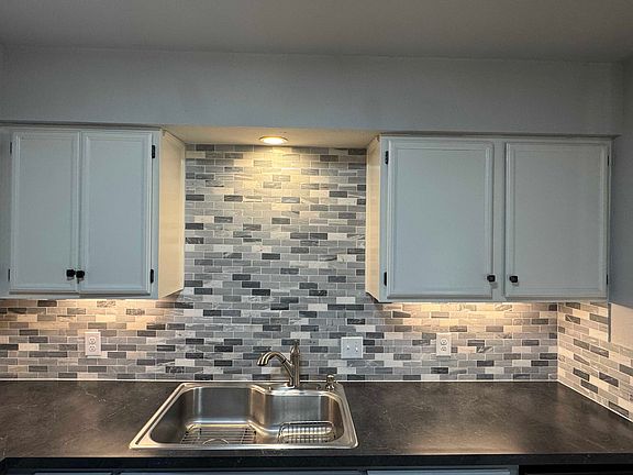 5th image of 109 E 10th St S #1