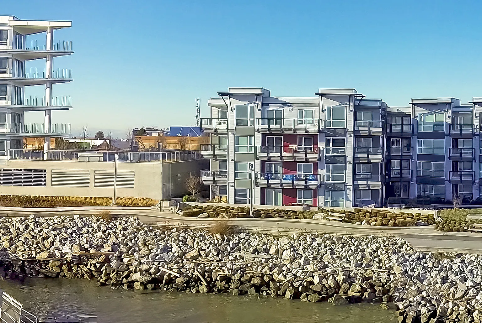 Riverport Flats - R4 — Photo 1