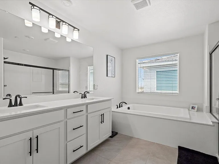 10021 Locking Biner Ave — Photo 15