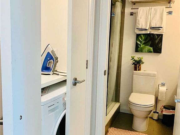 4th image of 155 Yorkville Ave #2716