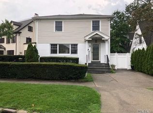 5216 Browvale Ln, Little Neck, NY 11362
