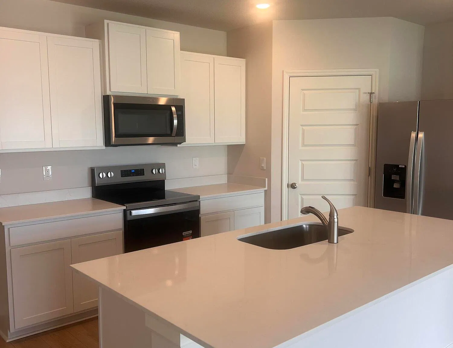 4 bed, 2.0 bath, 1830 sqft, $2,395 — Photo 4