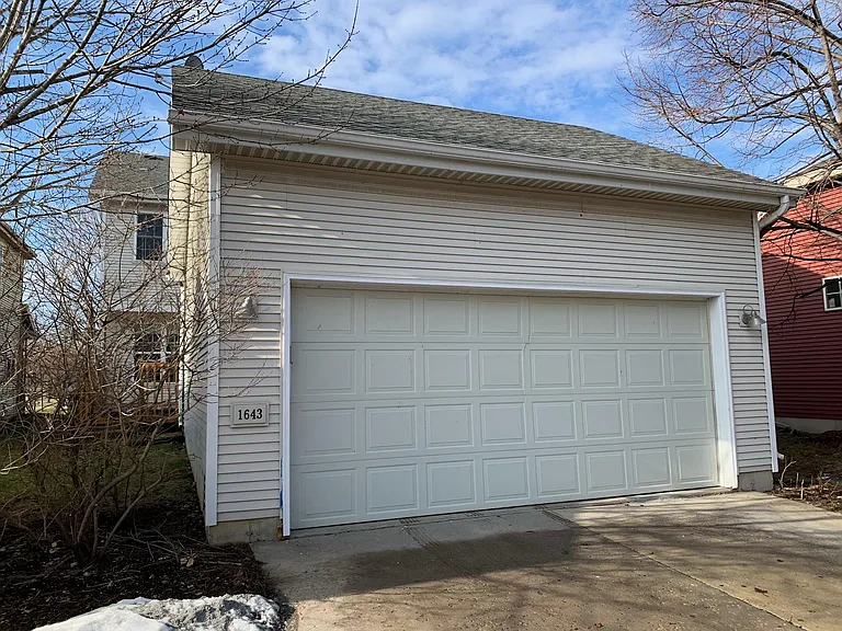 1643 Okeeffe Ave — Photo 23