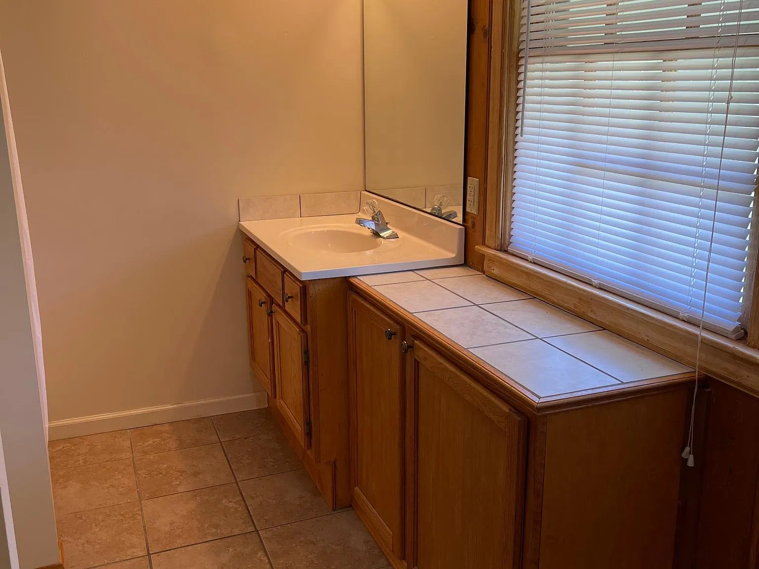 3 bed, 1000 sqft, $1,290 — Photo 4
