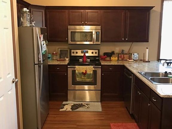 Fully equipped kitchen with stainless steel appliances with granite countertops