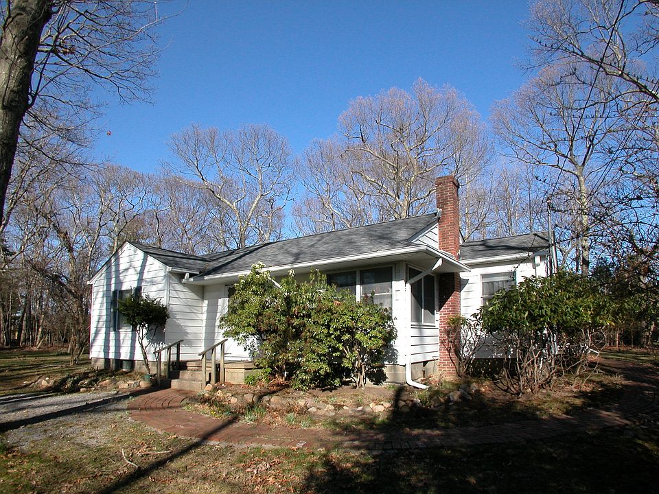 Welcome to 1690 Paradise Shores Road!