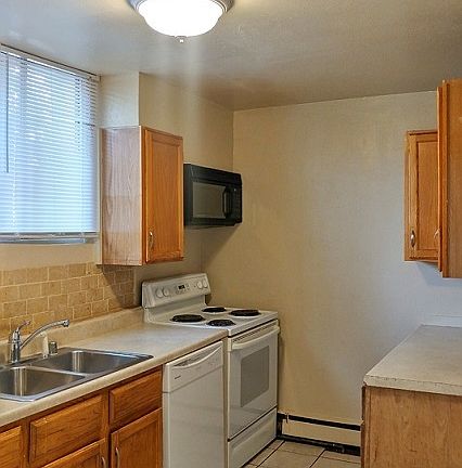 3rd image of 764 S Krameria St