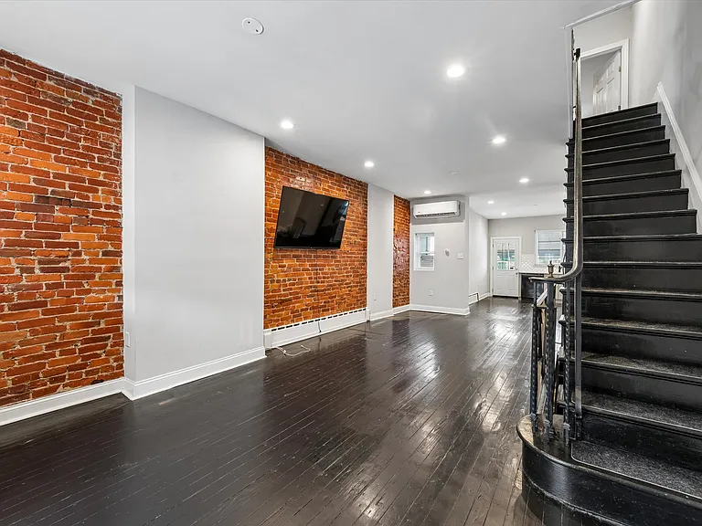 2510 E Somerset St — Photo 1