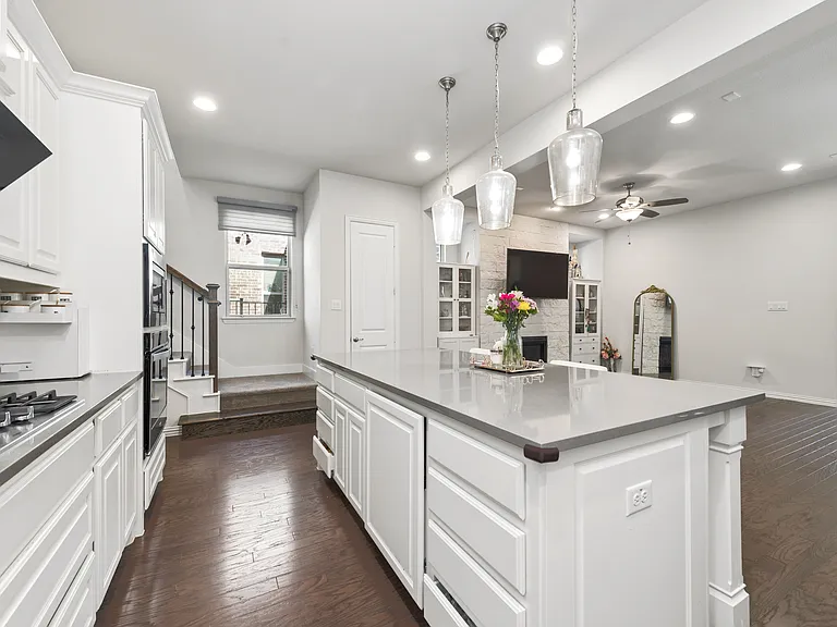 7108 Royal View Dr — Photo 23