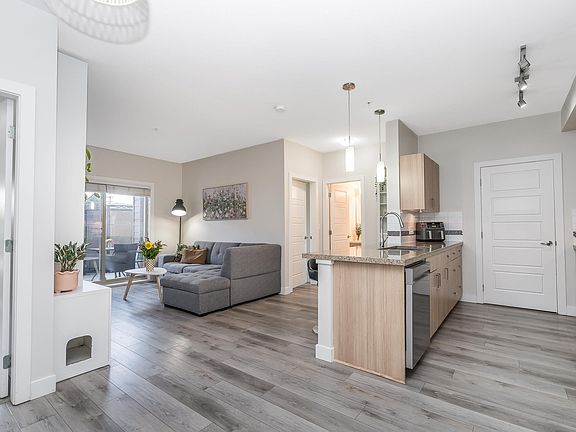 5th image of 20219 54a Ave #109