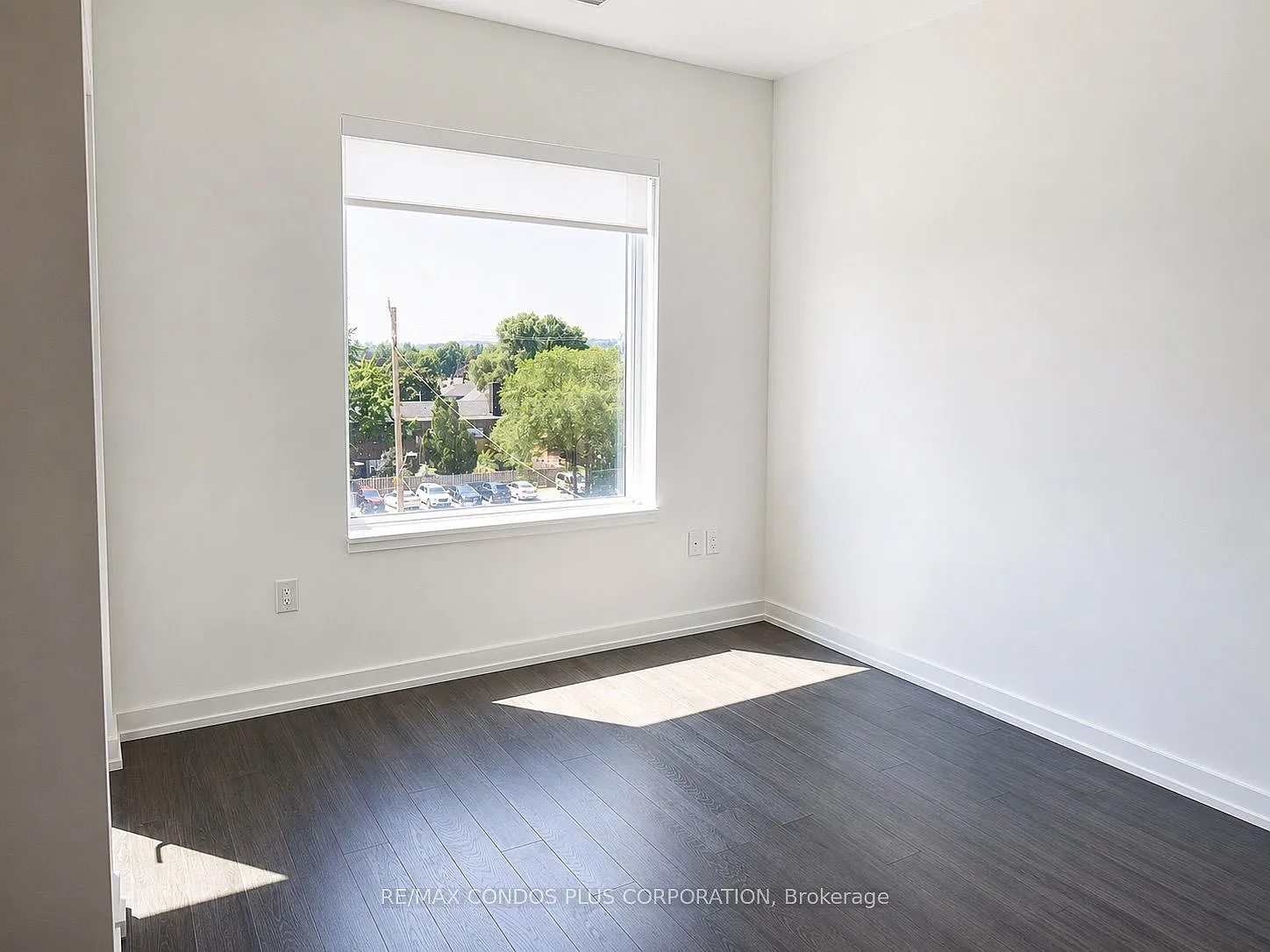 Notting Hill Condos — Photo 4