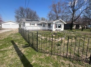 1833 W Smith St, Springfield, MO 65803