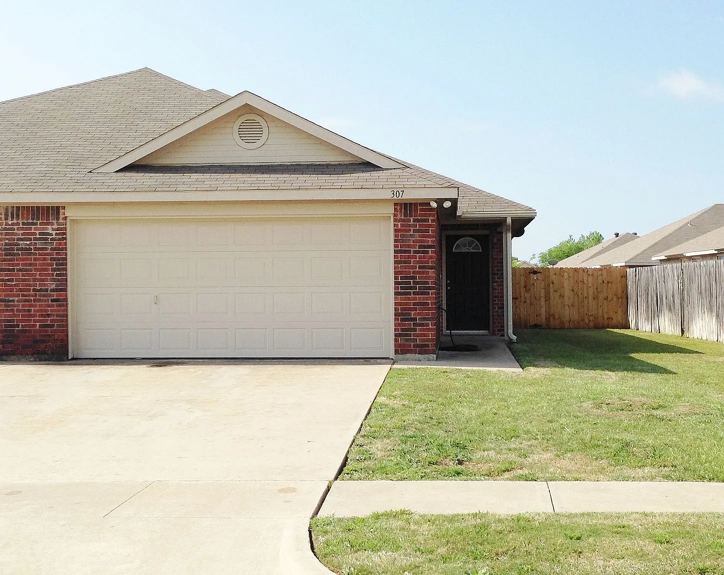 3 bed, 1250 sqft, $1,700 — Photo 2