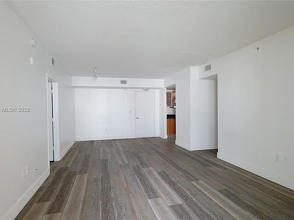 3rd image of 18800 NE 29th Ave APT 622