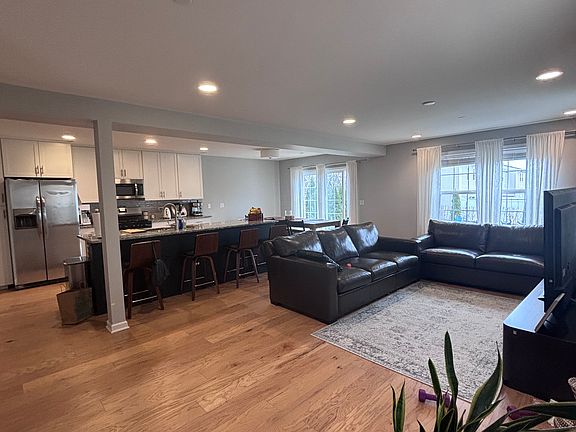 3rd image of 511 Bobby Ann Ct