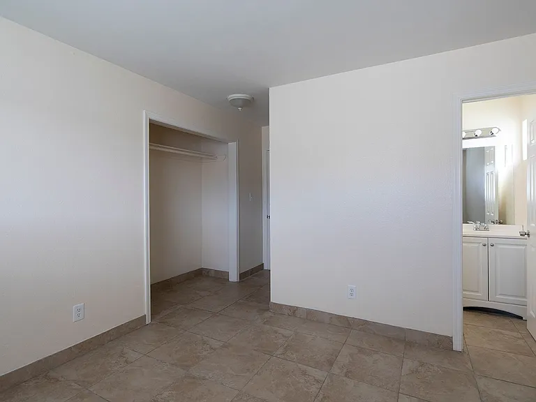 Lanai Village Apartments — Photo 11