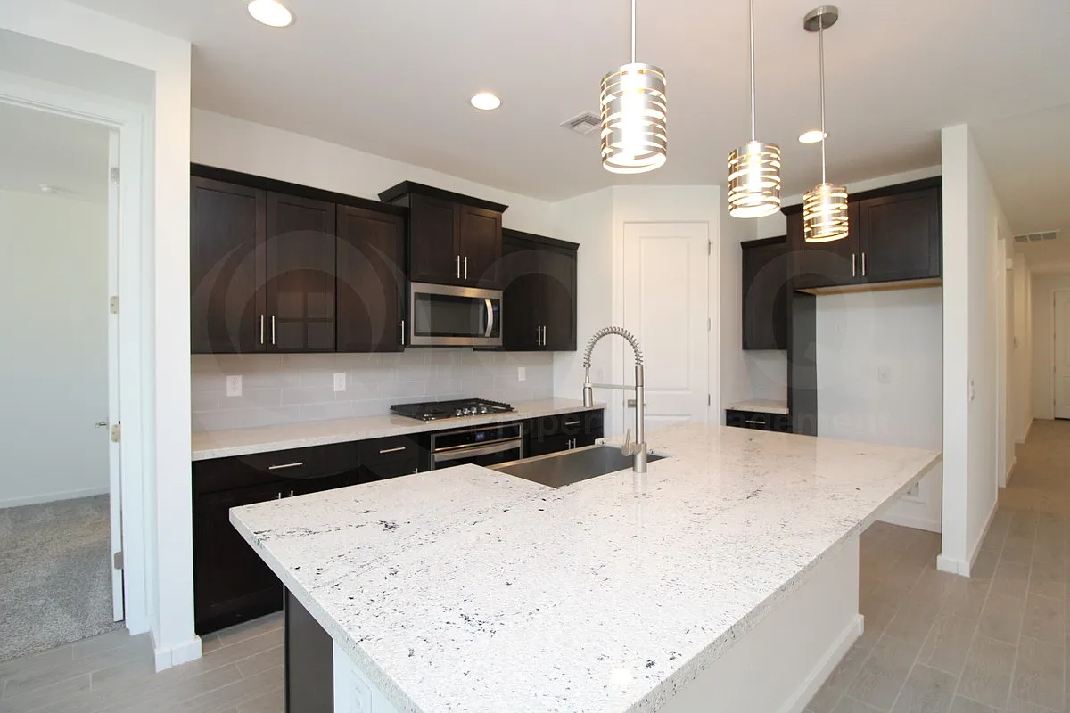 4 bed, 2.0 bath, 1834 sqft, $2,199 — Photo 2