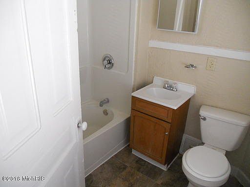 3rd image of 954 Sheridan Ave SW