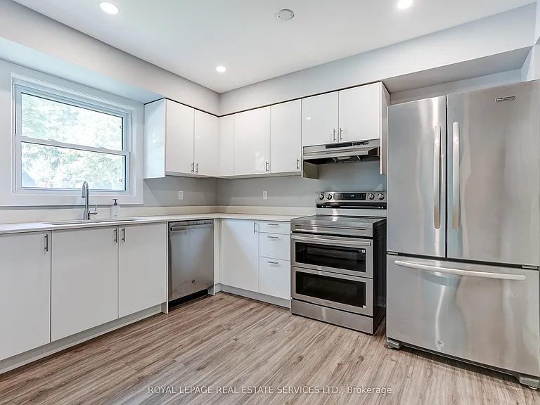 302 Maple Ave #MAIN FLOOR — Photo 12
